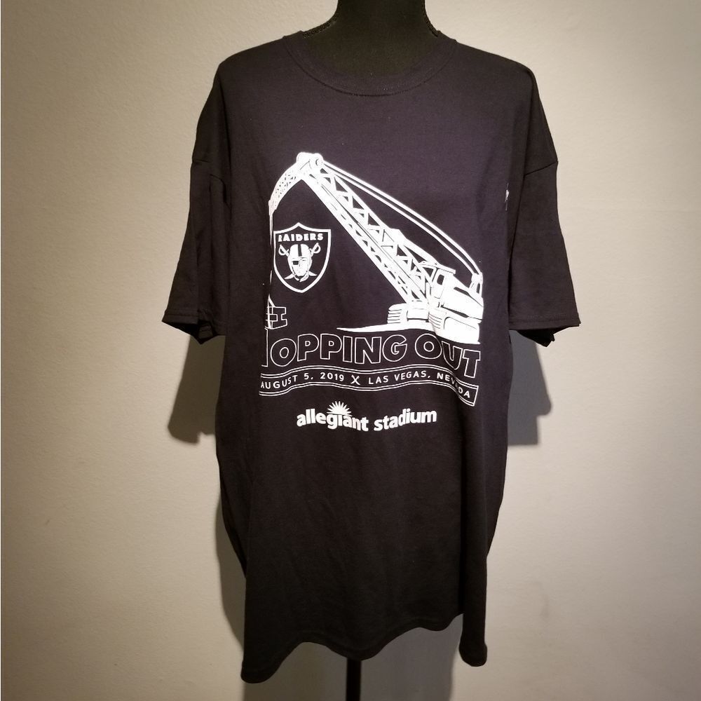 NFL RAIDERS ALLEGIANT STADIUM T SHIRT. B19